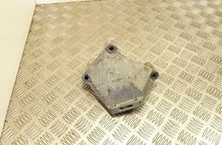 Задна скоба на двигателя