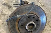 Главина на предно ляво колело