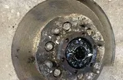 Главина на предно ляво колело