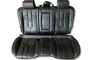 Задна седалка