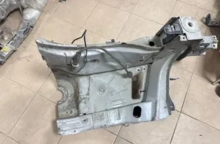 Предни десни крака на шасито