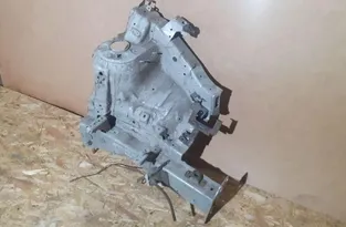 Предни леви крака на шасито