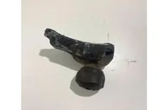 Задна скоба на двигателя