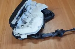 Заключване на предната лява врата