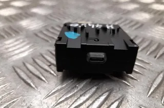 USB/AUX контролен блок