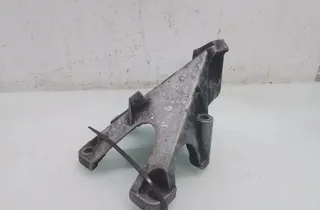 Задна скоба на двигателя