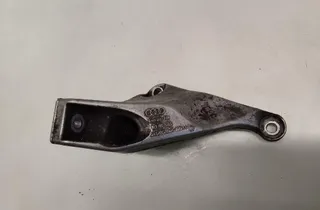Задна скоба на двигателя