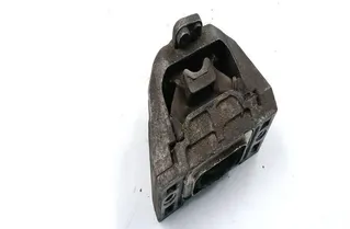 Предна стойка на двигателя