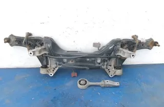 Подрамка на предното окачване