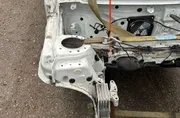 Предни десни крака на шасито