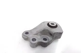 Задна скоба на двигателя