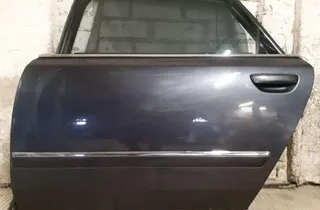 Задна лява врата