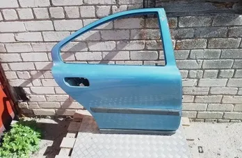 Задна дясна врата
